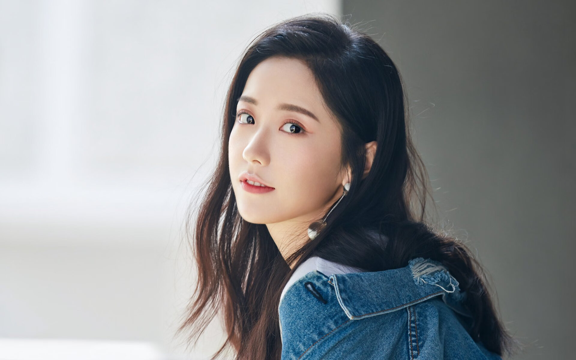 BLG训练营开放日吸引百余名青训选手，blg战队教练是谁