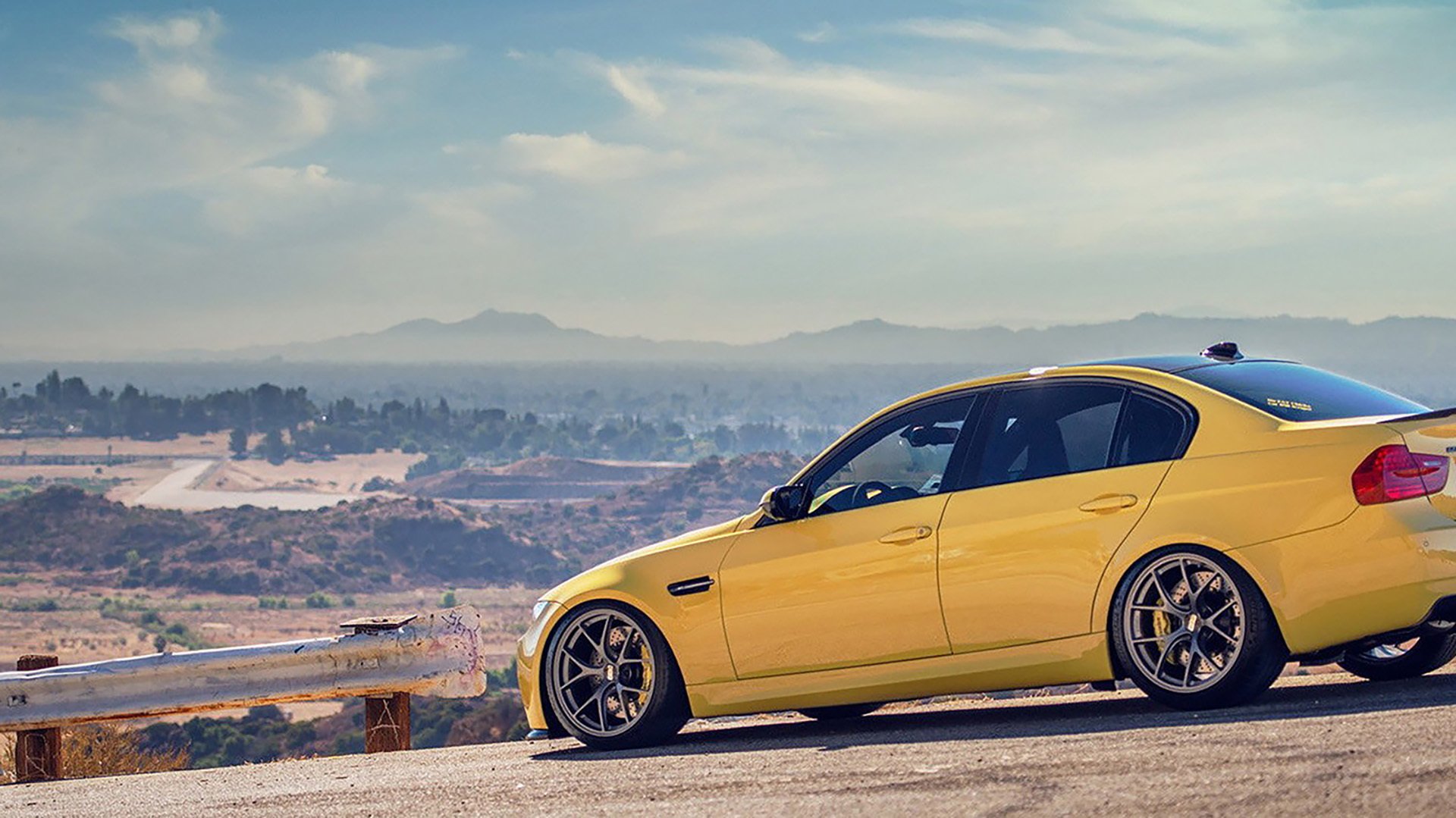 爱游戏智能平台-“定向越野：东部新区赛场上演极限徒步挑战”